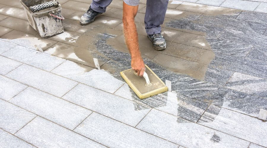 Professional gutter cleaning in Ludlow, CA